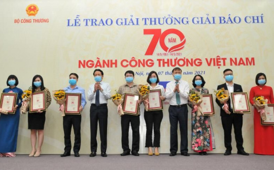 Trao giải báo chí 70 năm ngành công thương