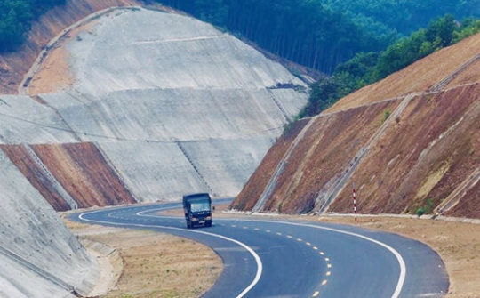 Cao tốc Bắc-Nam đoạn Cam Lộ - La Sơn: Chấn chỉnh nhà thầu vi phạm tiến độ và tăng cường kiểm soát chất lượng