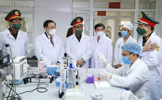 Học viên Quân y nỗ lực phấn đấu có kết quả sớm để có vaccine phòng bệnh cho cộng đồng