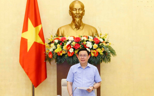 Đẩy nhanh chiến lược vaccine phòng COVID-19, coi trọng đảm bảo kinh tế vĩ mô