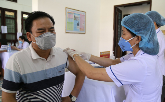 Tiêm vắc xin phòng Covid-19 giúp giảm biến chứng và tử vong
