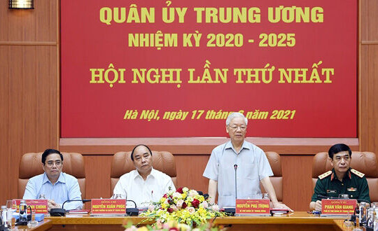 Công bố quyết định của Bộ Chính trị về công tác cán bộ