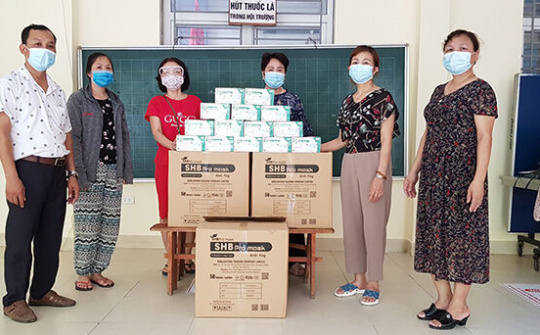 Công ty Sức khoẻ Cộng đồng tặng quà hỗ trợ phòng chống dịch trên địa bàn TP Hà Nội