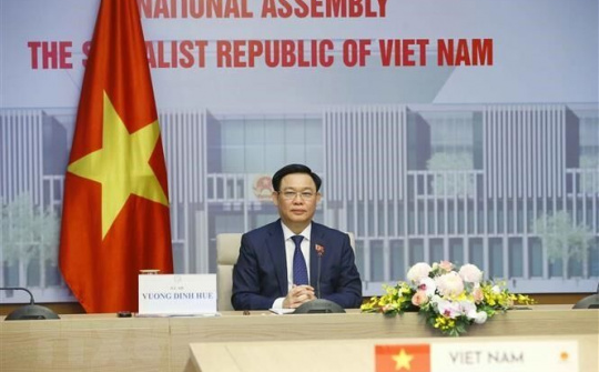 Chủ tịch Quốc hội Vương Đình Huệ hội đàm trực tuyến với Chủ tịch Nhân đại Trung Quốc Lật Chiến Thư