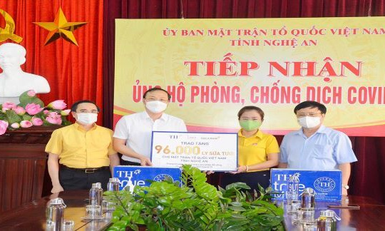 Tập đoàn TH tiếp tục trao tặng 96.000 ly sữa tươi sạch chung sức phòng, chống dịch cùng Nghệ An