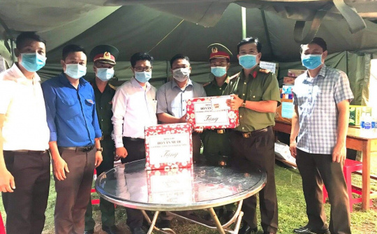 Giám đốc Công an tỉnh Đắk Nông kiểm tra điểm chốt phòng, chống dịch Covid-19