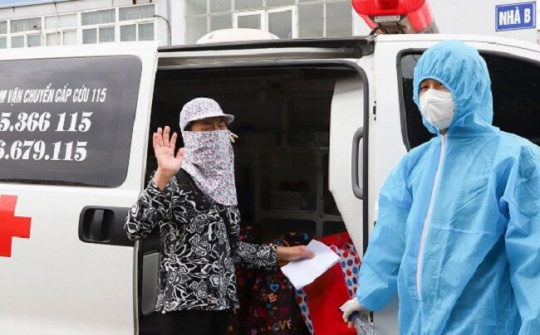 Bệnh nhân COVID-19 đầu tiên ở Nam Định xuất viện  