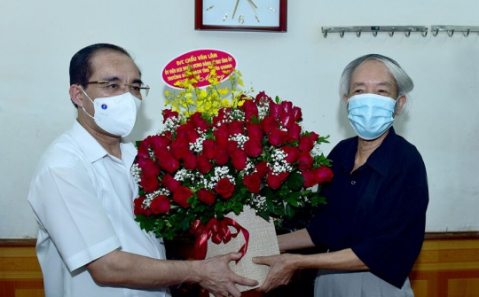 Tuyên Quang: Bí thư Tỉnh ủy Chẩu Văn Lâm thăm các nhà báo cao tuổi