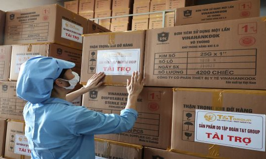 T&T Group “tiếp sức” 500.000 bộ bơm tiêm vắc-xin COVID-19 cho TP.HCM