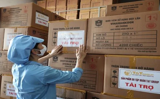 T&T Group “tiếp sức” 500.000 bộ bơm tiêm vắc-xin COVID-19 cho TP.HCM