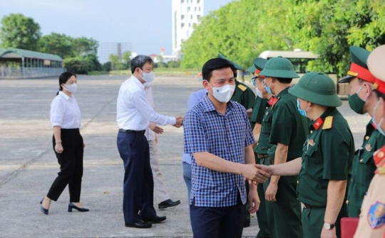 Thanh Hóa: Bí thư Tỉnh ủy thăm, động viên cán bộ, bác sĩ, chiến sĩ tuyến đầu phòng, chống dịch COVID -19