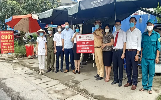 Thái Nguyên: Agribank Phú Lương trao 20 triệu đồng ủng hộ công tác phòng chống dịch COVID-19 huyện Phú Lương