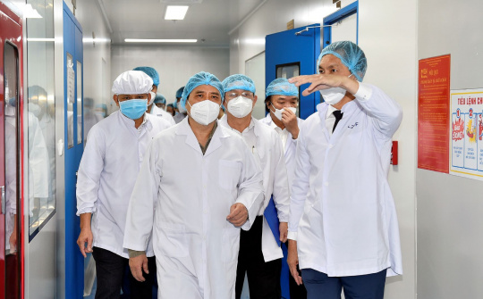 Thủ tướng Phạm Minh Chính: Lập tổ hành động để sản xuất bằng được vaccine phòng COVID-19 nhanh nhất