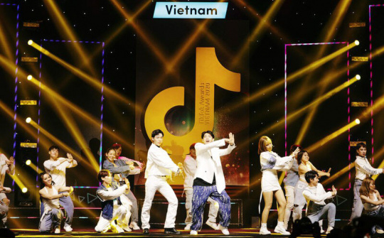 Hệ giá trị văn hóa và con người Việt Nam