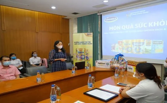 Hàng ngàn món quà dinh dưỡng từ Vinamilk gửi tặng đến với các Y Bác sĩ, người thân trong ngày gia đình Việt Nam