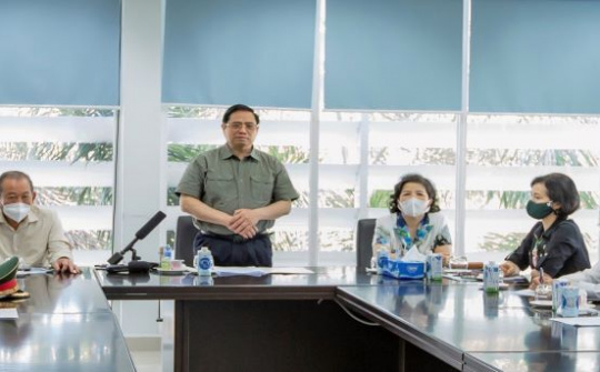 Thủ tướng đánh giá Vinamilk là doanh nghiệp điển hình "vừa sản xuất, vừa chiến đấu" trong dịch Covid-19