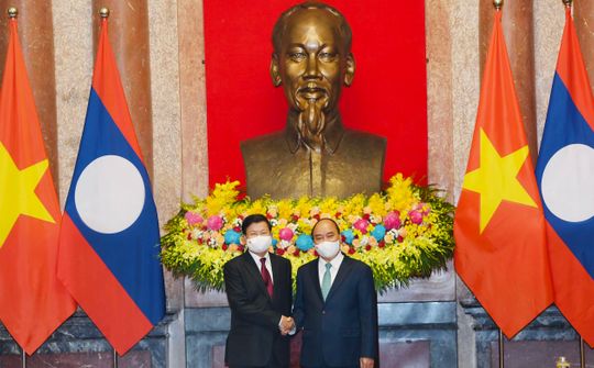 Việt Nam, Lào luôn phát huy truyền thống ‘hạt gạo cắn đôi, cọng rau bẻ nửa’
