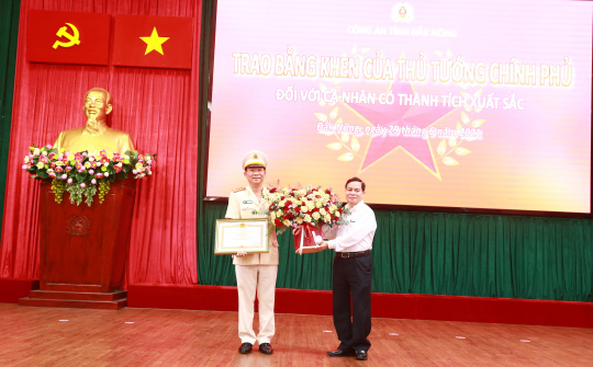 Giám đốc Công an tỉnh Đắk Nông nhận Bằng khen của Thủ tướng Chính phủ