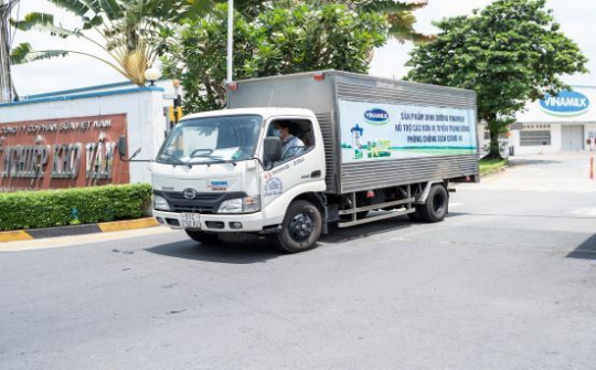 Vinamilk tiếp sức lực lượng tuyến đầu đang ngày đêm xét nghiệm sàng lọc cho người dân Tp.HCM