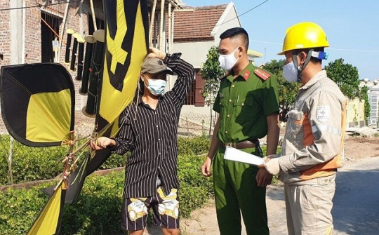 Công ty Điện lực Nam Định ngăn chặn tình trạng thả diều gây sự cố lưới điện 