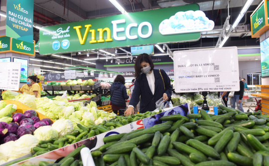 Giữa mùa dịch, chuỗi bán lẻ lớn nhất Việt Nam khuyến mại lên đến 50% 