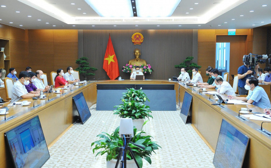 Thí điểm tự lấy mẫu xét nghiệm Covid-19, triển khai robot trợ giúp tầm soát, sàng lọc