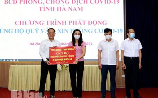 Hà Nam tiếp nhận hơn 12 tỷ đồng ủng hộ Quỹ vắc xin phòng Covid-19 tỉnh