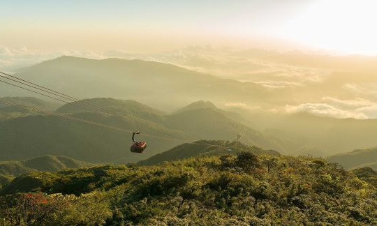 Cáp treo Fansipan và những khát vọng thanh xuân