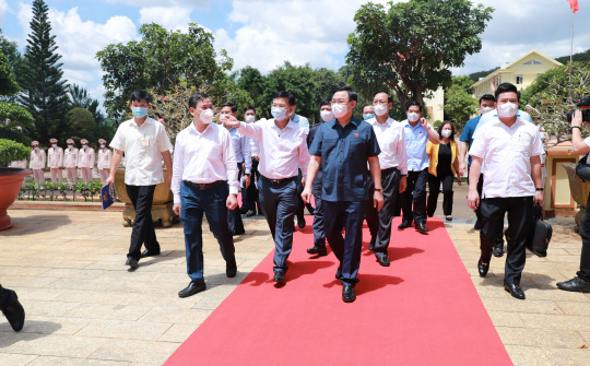 Chủ tịch Quốc hội Vương Đình Huệ biểu dương thành tích, chiến công của Công an tỉnh Đắk Nông  