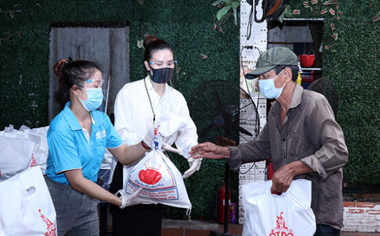 Bạn bè quốc tế, kiều bào hướng về “tâm dịch”