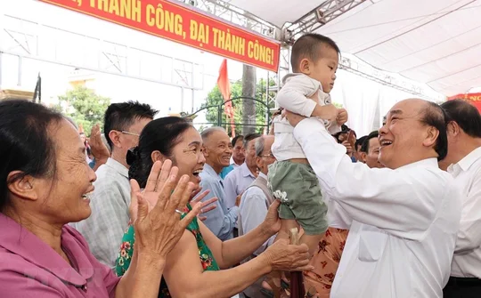 Con người là mục tiêu và động lực trong đường lối phát triển kinh tế