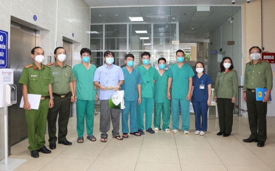 Chiến sĩ công an mắc COVID-19 nặng đã được xuất viện