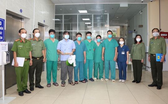 Chiến sĩ công an mắc COVID-19 nặng đã được xuất viện