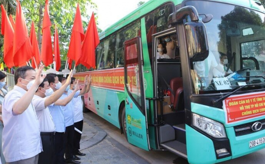Thanh Hóa tiễn 59 cán bộ y tế hỗ trợ TP Hồ Chí Minh chống dịch COVID-19