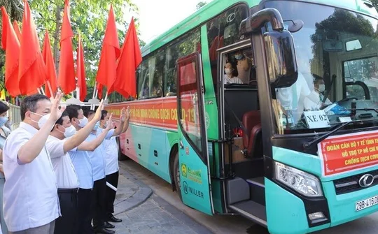 Thanh Hóa tiễn 59 cán bộ y tế hỗ trợ TP Hồ Chí Minh chống dịch COVID-19