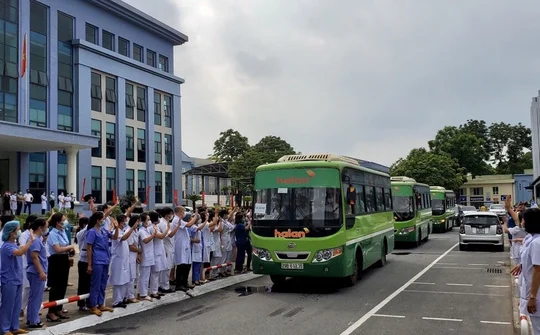Đoàn cán bộ y tế BV TƯ Thái Nguyên lên đường chi viện cho TP.HCM chống dịch