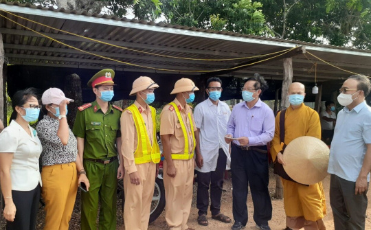 Chư Sê (Gia Lai): Hỗ trợ lực lượng làm nhiệm vụ tuyến đầu chống dịch và người dân làng Kte