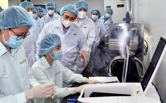 COVID-19: Nỗ lực triển khai chiến dịch vaccine, hướng tới miễn dịch cộng đồng