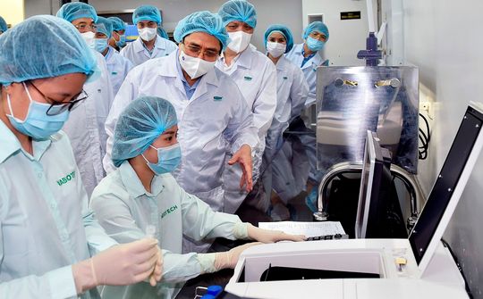 COVID-19: Nỗ lực triển khai chiến dịch vaccine, hướng tới miễn dịch cộng đồng