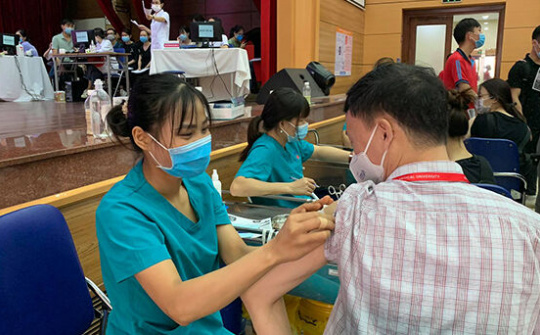 Có nên tiêm 2 loại vaccine phòng COVID-19?