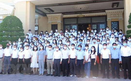 Hơn 330 bác sỹ, nhân viên y tế lên đường hỗ trợ TP.HCM và Đồng Tháp