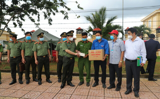 Giám đốc Công an tỉnh Đắk Nông thăm, động viên lực lượng tuyến đầu phòng chống dịch Covid-19