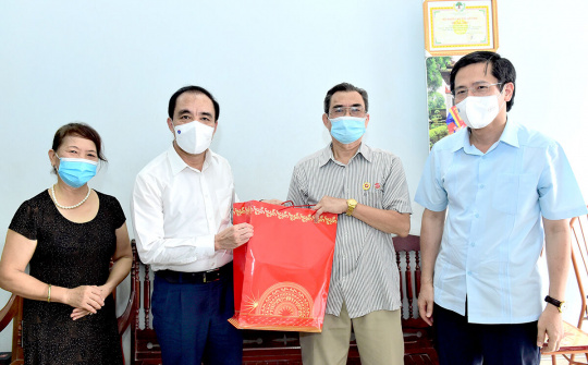 Tuyên Quang: Bí thư Tỉnh ủy Chẩu Văn Lâm thăm, tặng quà gia đình chính sách