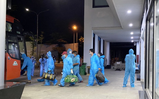 Bình Định:  Đón chuyến bay đầu tiên đưa người dân từ TPHCM về quê