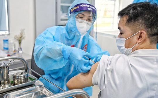 Người dân Hà Nội đều bình đẳng về quyền lợi tiêm vắc xin