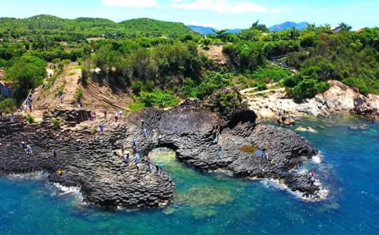 Gành Đá Đĩa Phú Yên tuyệt đẹp qua lăng kính vlogger Bùi Tiên Phong