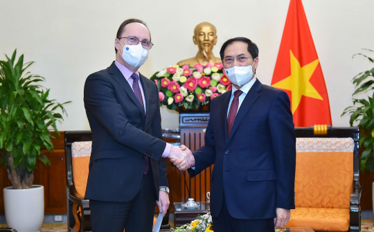 Nga sẵn sàng cung cấp và chuyển giao công nghệ sản xuất vaccine ngừa Covid-19 cho Việt Nam