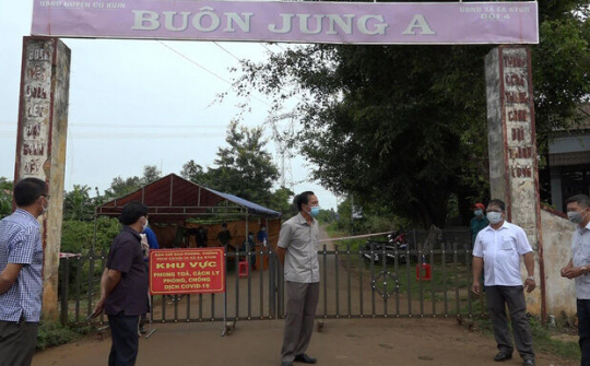 Cư Kuin (Đắk Lắk): Hỗ trợ nhu yếu phẩm tại khu vực bị phong tỏa