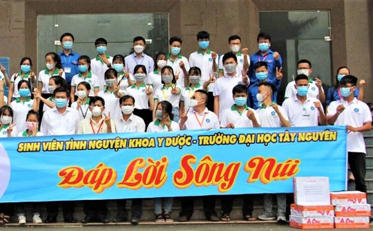 Sinh viên Trường Đại học Tây Nguyên hỗ trợ Bình Dương phòng, chống dịch