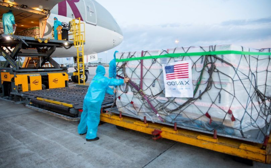 Thêm 3 triệu liều vaccine Moderna đã về đến Việt Nam
